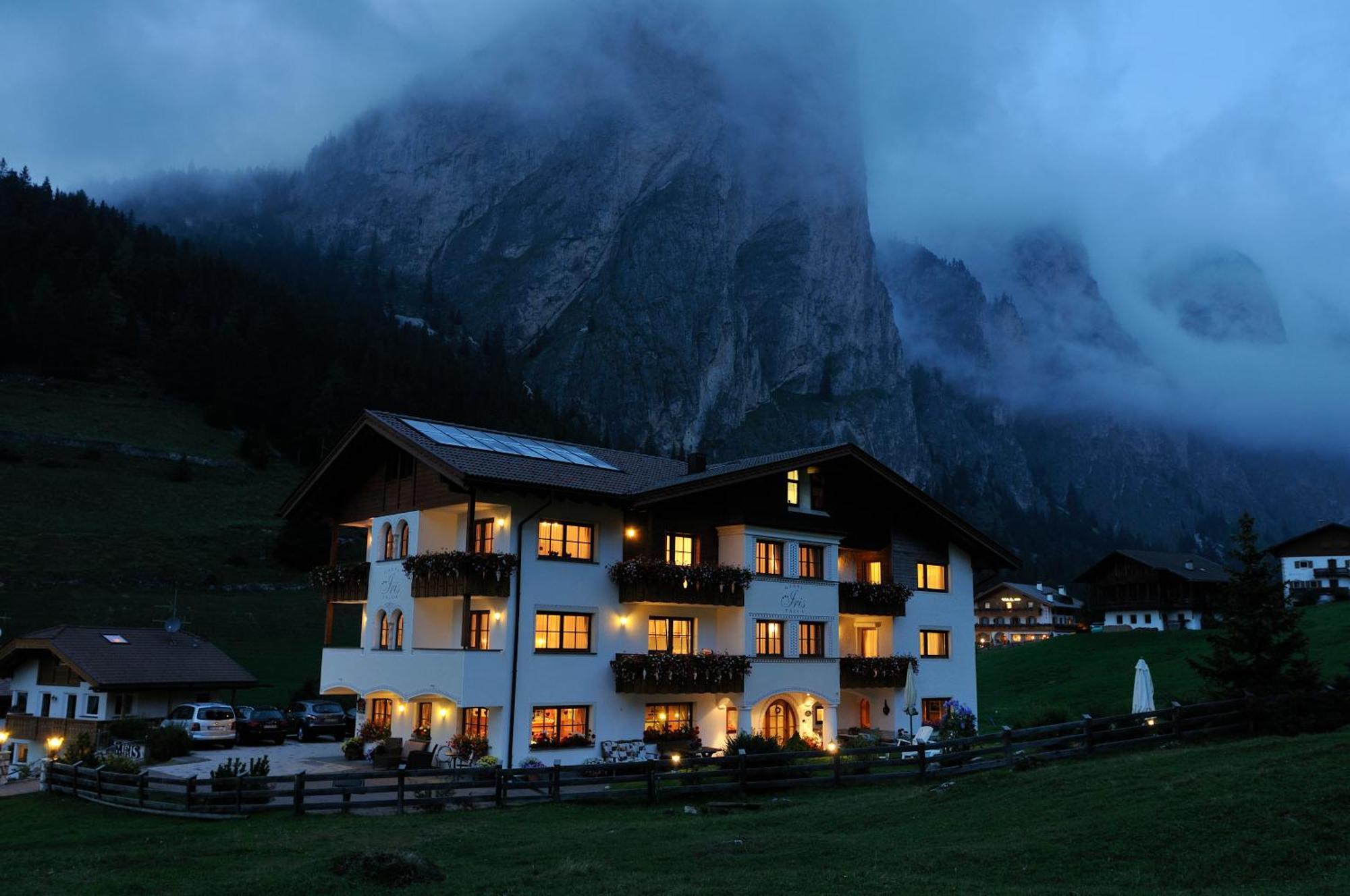 Garni Hotel Iris Selva di Val Gardena Exterior photo