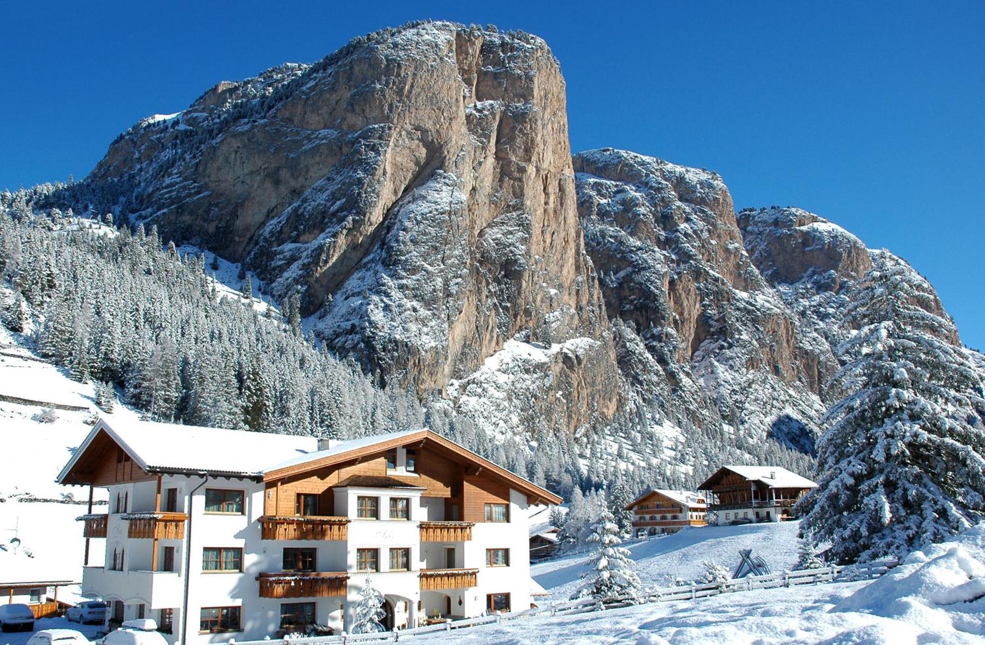 Garni Hotel Iris Selva di Val Gardena Exterior photo